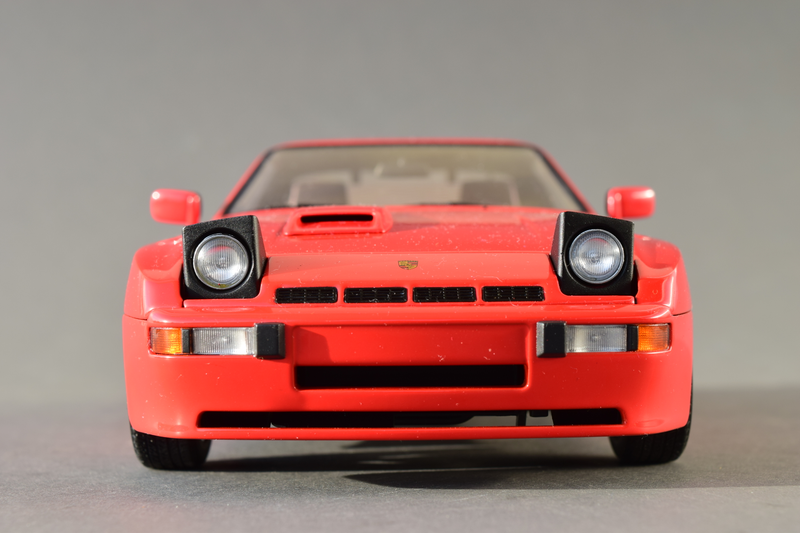 Illustration for article titled Teutonic Tuesday: AUTOart Porsche 924 Carrera GT